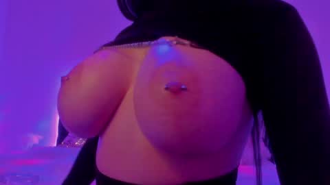 Snapshot of sashachase chatting on 01-09-25, 08:55 Sasha online show from 01-09-25, 08:55