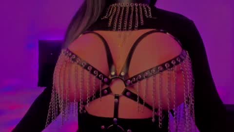 Snapshot of sashachase chatting on 02-06-25, 02:44 Sasha online show from 02-06-25, 02:44