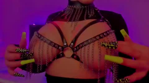 Snapshot of sashachase chatting on 03-08-25, 07:27 Sasha online show from 03-08-25, 07:27