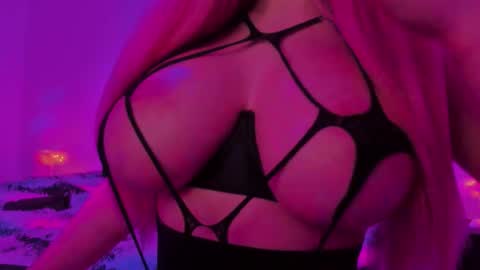 Snapshot of sashachase chatting on 09-24-25, 02:04 Sasha online show from 09-24-25, 02:04