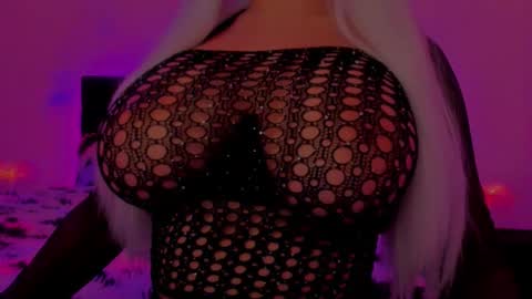 Snapshot of sashachase chatting on 10-02-25, 03:35 Sasha online show from 10-02-25, 03:35