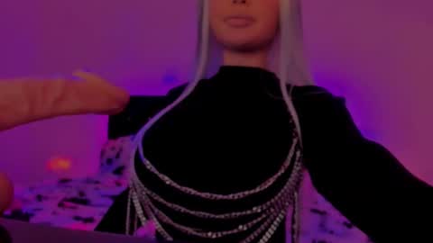 Snapshot of sashachase chatting on 10-11-25, 05:28 Sasha online show from 10-11-25, 05:28