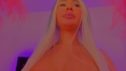 Snapshot of sashachase chatting on 10-17-25, 03:20 Sasha online show from 10-17-25, 03:20