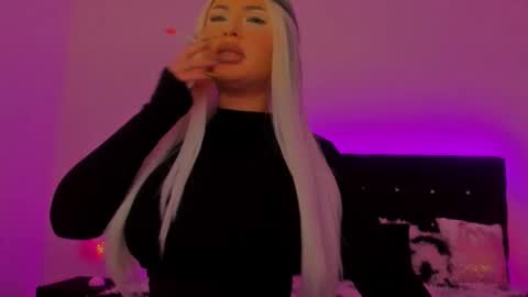 Snapshot of sashachase chatting on 10-20-25, 04:46 Sasha online show from 10-20-25, 04:46