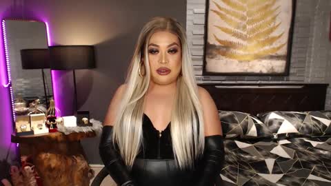 SashaCullens online show from 12-19-24, 04:34