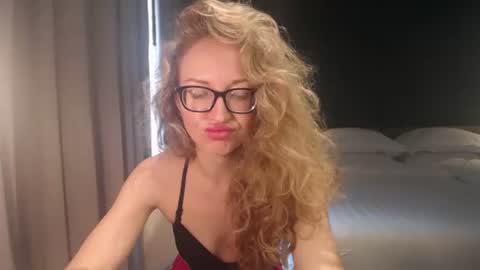 Sasha online show from 11-09-25, 04:22