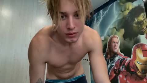 Snapshot of sashenkka chatting on 06-18-26, 04:24 Sasha -- online show from 06-18-26, 04:24