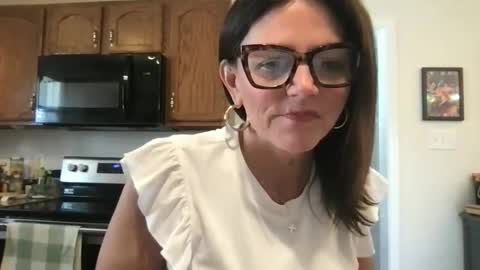 Snapshot of sassynsweetmilf chatting on 05-01-26, 03:27 sassynsweetmilf online show from 05-01-26, 03:27