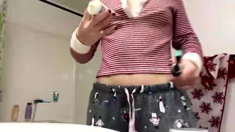 Snapshot of sassysquirtsmmm chatting on 12-22-25, 04:48 sassysquirtsmmm online show from 12-22-25, 04:48