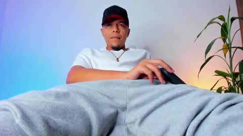     online show from 11-12-25, 07:42