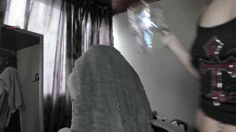    im expecting 300 thumbs up on my altar online show from 02-04-25, 09:41