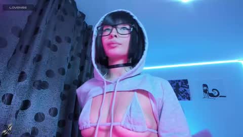    im expecting 300 thumbs up on my altar online show from 11-27-25, 12:35