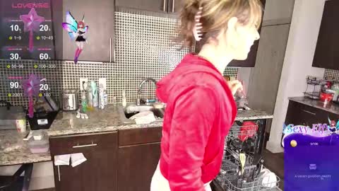 Saturn Girl online show from 12-14-25, 11:20