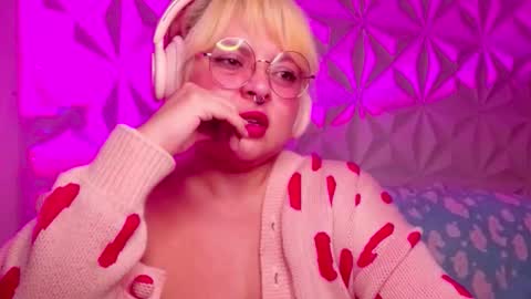 Gina George online show from 10-19-25, 12:44