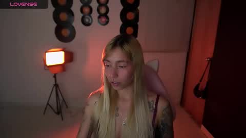 I AM JENN  online show from 04-12-26, 03:44