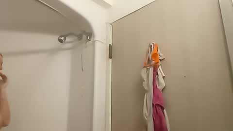 Snapshot of saucybear666 chatting on 01-19-25, 12:49 SnowBunny online show from 01-19-25, 12:49