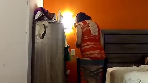 Snapshot of saucybear666 chatting on 02-27-25, 11:37 SnowBunny online show from 02-27-25, 11:37