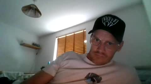 Snapshot of sausagesandwitch23 chatting on 07-21-26, 07:43 Sausagesandwitch23 online show from 07-21-26, 07:43