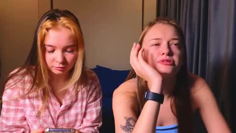 LUNA and ANNA    online show from 01-08-25, 05:37