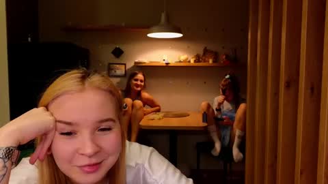 LUNA and ANNA    online show from 02-12-25, 05:16