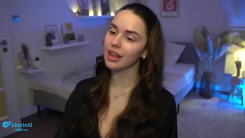 Snapshot of savvage_play chatting on 01-09-25, 07:29 Naomi online show from 01-09-25, 07:29