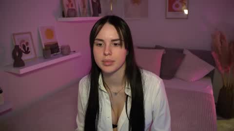 Snapshot of savvage_play chatting on 02-10-25, 07:49 Naomi online show from 02-10-25, 07:49