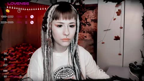 pronoun she. name Mary. age 21. online show from 12-29-24, 09:39