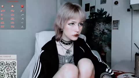 pronoun she. name Mary. age 21. online show from 09-21-25, 10:22