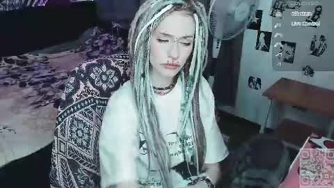 Snapshot of say_mary chatting on 06-15-26, 10:39 pronoun she. name Mary. age 21. online show from 06-15-26, 10:39