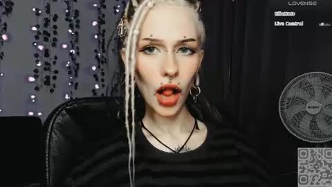 Snapshot of say_mary chatting on 07-20-26, 04:09 pronoun she. name Mary. age 21. online show from 07-20-26, 04:09