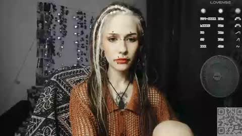 Snapshot of say_mary chatting on 07-22-26, 04:32 pronoun she. name Mary. age 21. online show from 07-22-26, 04:32