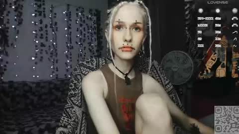 Snapshot of say_mary chatting on 07-23-26, 11:41 pronoun she. name Mary. age 21. online show from 07-23-26, 11:41