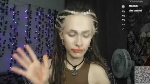 Snapshot of say_mary chatting on 07-26-26, 08:27 pronoun she. name Mary. age 21. online show from 07-26-26, 08:27