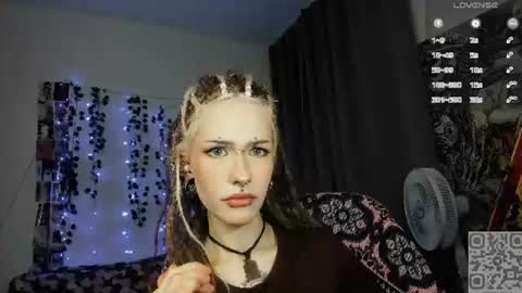 Snapshot of say_mary chatting on 07-27-26, 05:20 pronoun she. name Mary. age 21. online show from 07-27-26, 05:20
