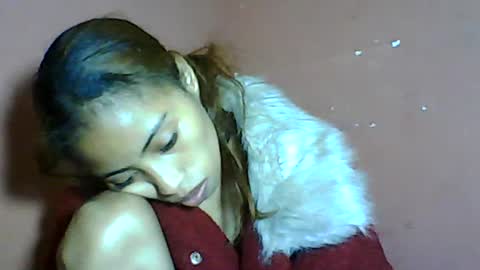 Snapshot of sayaah01 chatting on 07-06-26, 03:36 sayaah01 online show from 07-06-26, 03:36