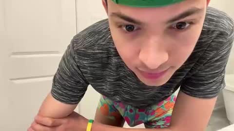 sbouchikh03 online show from 12-20-25, 03:13