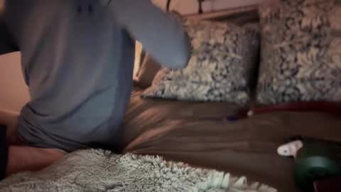 Snapshot of sbs8877 chatting on 11-18-25, 05:23 sbs8877 online show from 11-18-25, 05:23