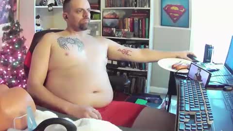 Snapshot of scarecrow2wm chatting on 12-06-24, 03:44 Kent Clark online show from 12-06-24, 03:44