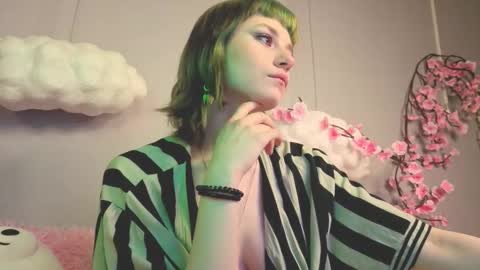 Snapshot of scarle_whisper chatting on 02-28-26, 01:06 Emmy online show from 02-28-26, 01:06