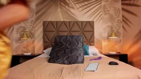 Scarleet online show from 11-17-25, 07:52