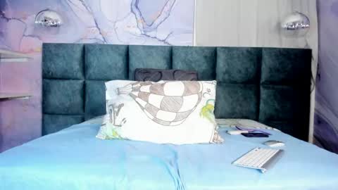 Snapshot of scarleett22 chatting on 04-19-26, 12:15 Scarleet online show from 04-19-26, 12:15