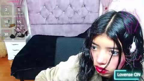 Snapshot of scarlet329665 chatting on 02-10-26, 12:31 scarlet329665 online show from 02-10-26, 12:31