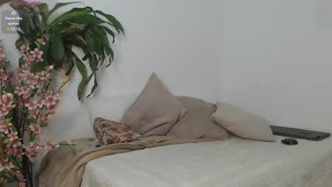 scarlet_100 online show from 04-05-26, 01:03