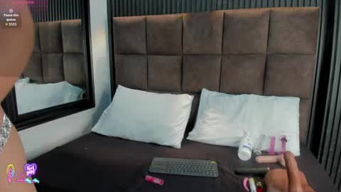 Snapshot of scarlet__love__ chatting on 05-29-26, 11:30 scarlet__love__ online show from 05-29-26, 11:30