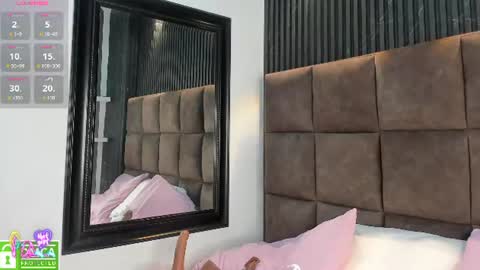 Snapshot of scarlet__love__ chatting on 06-27-26, 11:59 scarlet__love__ online show from 06-27-26, 11:59