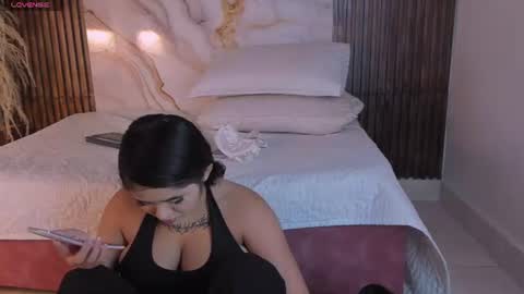 scarlet__rose_ online show from 06-19-26, 11:25