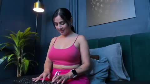 Scarlet Edwars online show from 11-13-25, 04:39