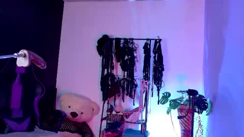 scarlet_gold online show from 07-08-26, 05:17