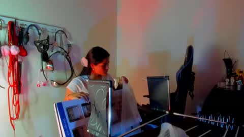 scarlet taylor kennedy online show from 04-10-26, 08:24