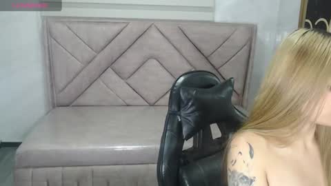 Snapshot of scarlet_queen_v chatting on 06-18-26, 12:42 Hi Stream 1430 to 2100pm online show from 06-18-26, 12:42